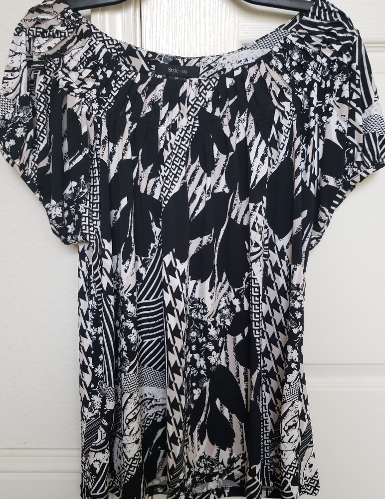 Style & Co Black/Cream Mixed Print Top